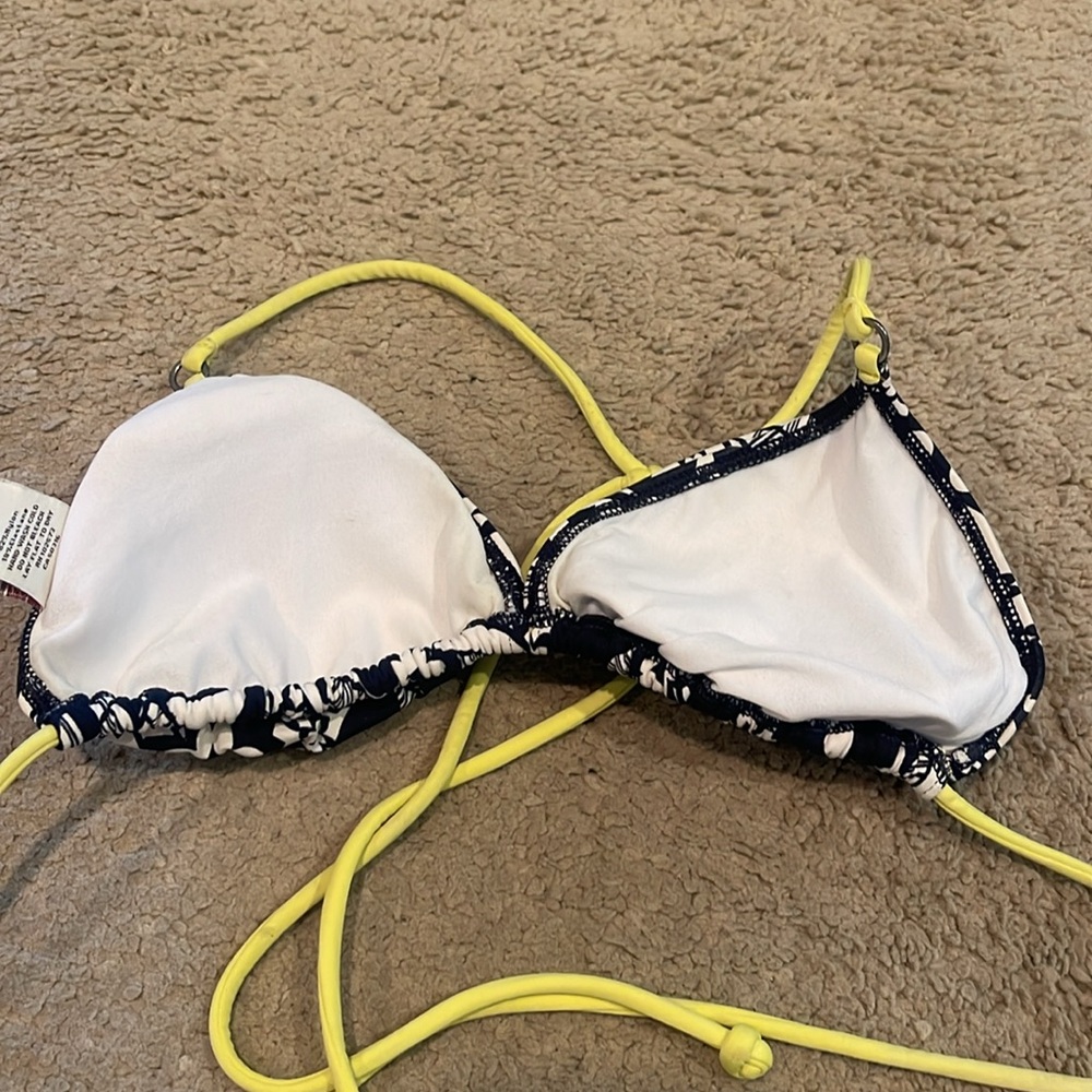 Black and white string bikini with yellow ties - Picture 2 of 3